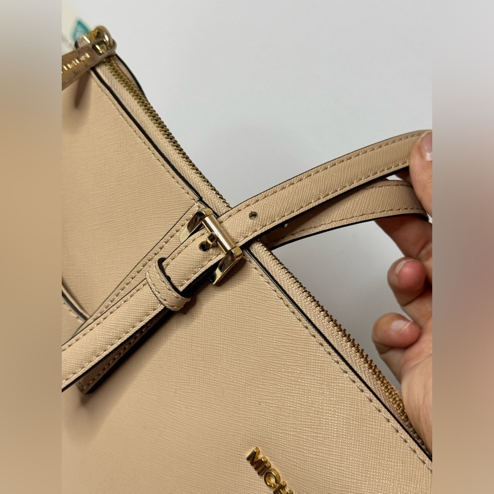 Michael Kors Jet Set Travel Large Tote Oyster Beige Saffiano Leather Top Zip Bag - Picture 8 of 15